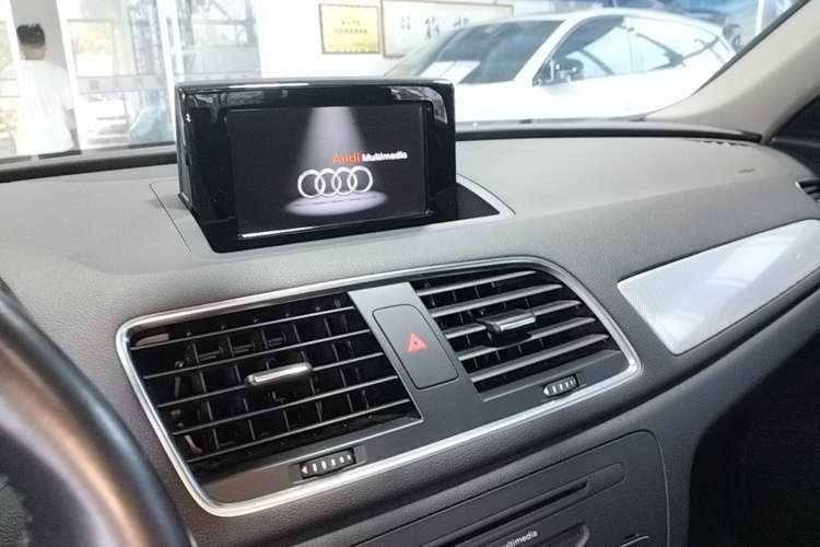 Used Audi Q3 2015 35 TFSI Comfort Model Audio And AC Panel