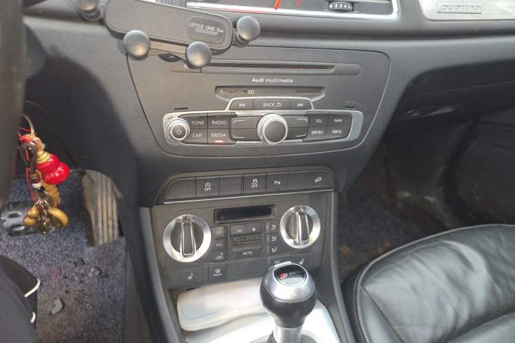 Used Audi Q3 2015 35 TFSI quattro Comfort model Audio And AC Panel