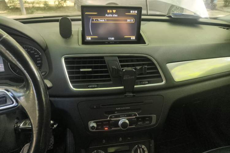 Used Audi Q3 2015 35 TFSI Comfort Model Audio And AC Panel