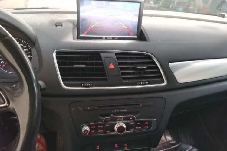 Used Audi Q3 2015 35 TFSI Comfort Model Audio And AC Panel