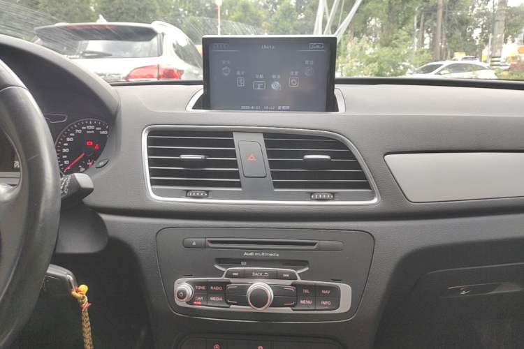 Used Audi Q3 2015 35 TFSI Ambition Edition Audio And AC Panel