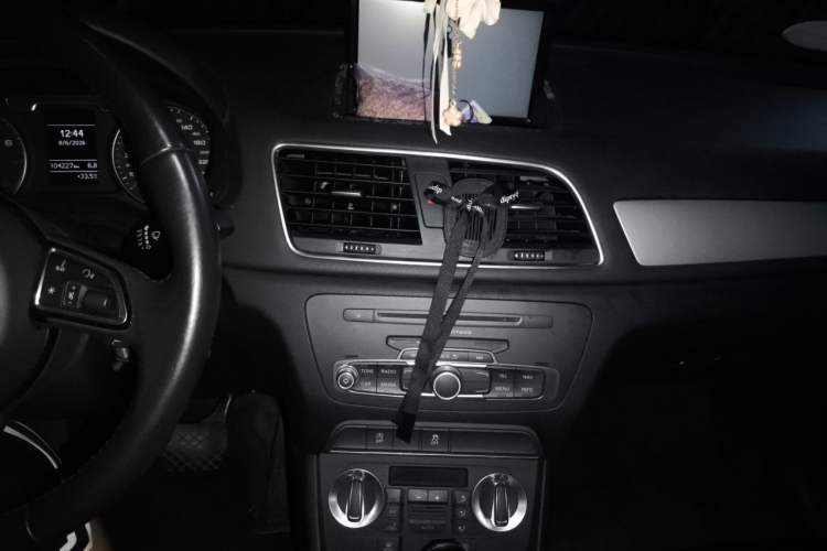 Used Audi Q3 2015 35 TFSI Ambition Edition Audio And AC Panel