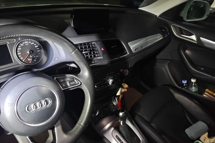Used Audi Q3 2015 35 TFSI quattro Technology Edition Audio And AC Panel