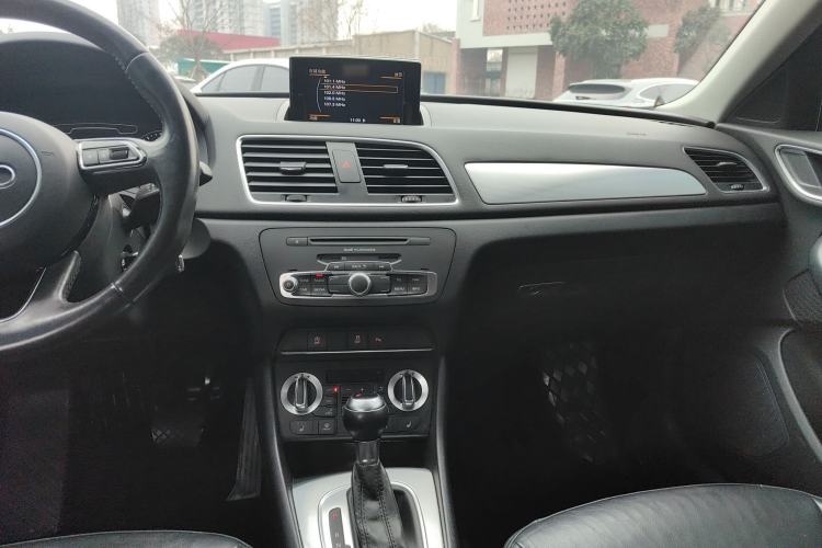 Used Audi Q3 2015 35 TFSI Comfort Model Audio And AC Panel