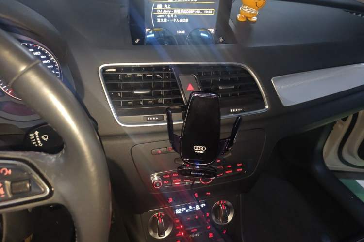 Used Audi Q3 2015 35 TFSI Ambition Edition Audio And AC Panel