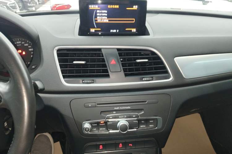Used Audi Q3 2015 35 TFSI Comfort Model Audio And AC Panel