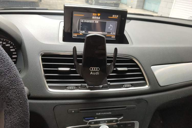 Used Audi Q3 2015 30 TFSI Comfort Model Audio And AC Panel