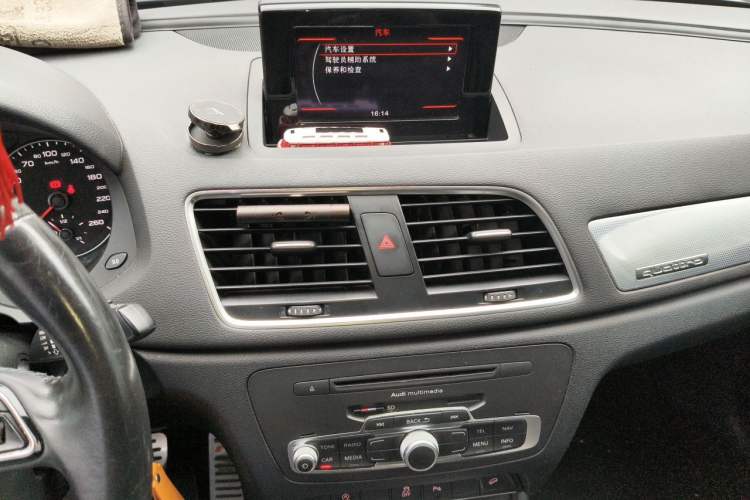 Used Audi Q3 2015 35 TFSI quattro Technology Edition Audio And AC Panel