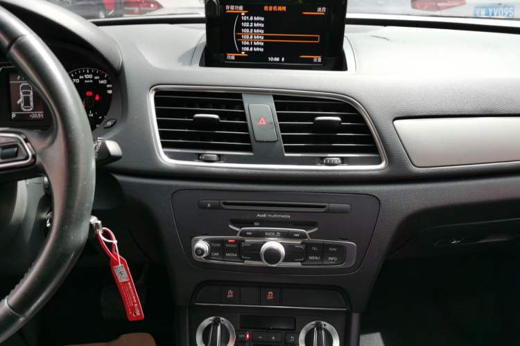 Used Audi Q3 2015 30 TFSI Ambition Edition Audio And AC Panel