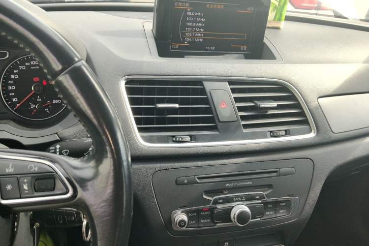Used Audi Q3 2015 30 TFSI Ambition Edition Audio And AC Panel