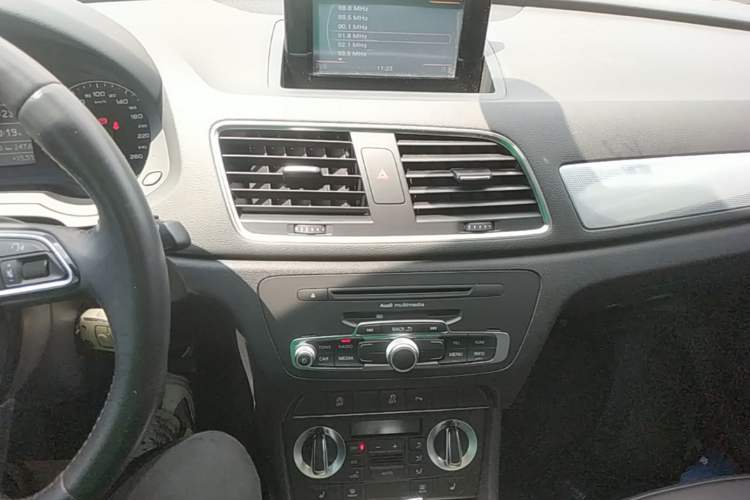 Used Audi Q3 2015 35 TFSI Comfort Model Audio And AC Panel