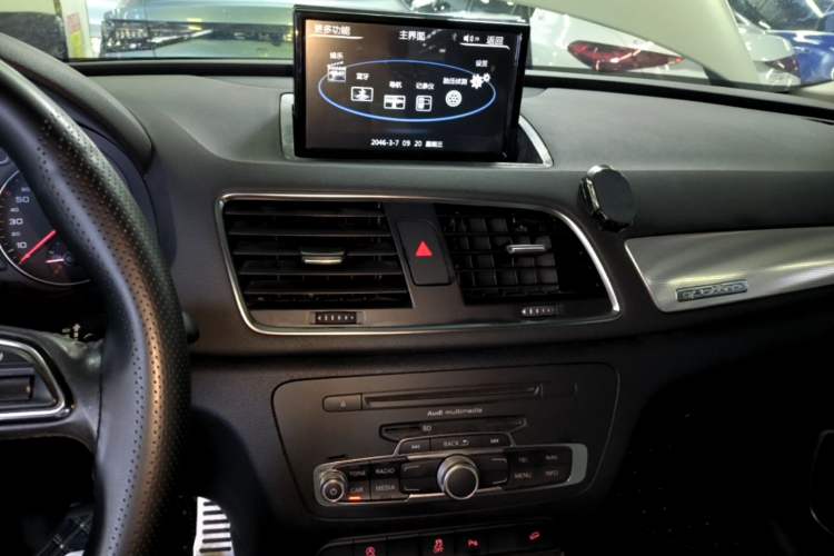 Used Audi Q3 2015 35 TFSI quattro Technology Edition Audio And AC Panel