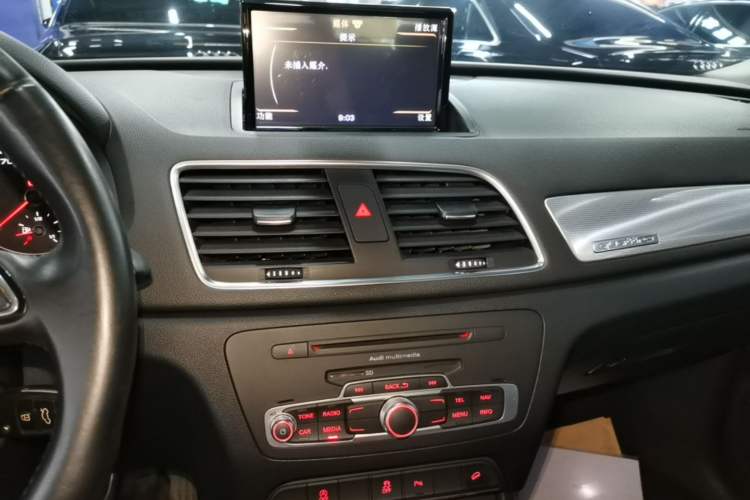 Used Audi Q3 2015 35 TFSI quattro Technology Edition Audio And AC Panel