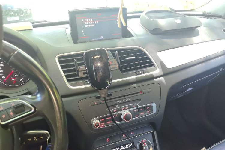 Used Audi Q3 2015 35 TFSI Comfort Model Audio And AC Panel