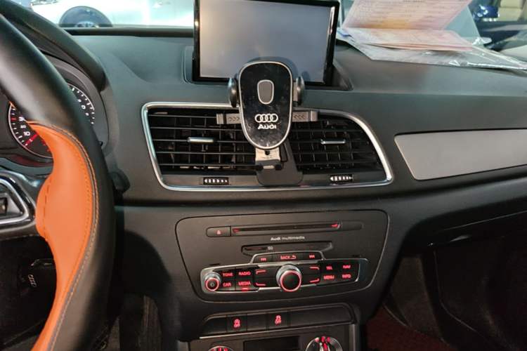Used Audi Q3 2015 35 TFSI Ambition Edition Audio And AC Panel
