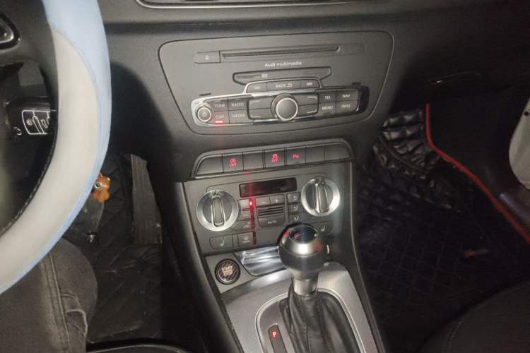 Used Audi Q3 2015 35 TFSI Comfort Model Audio And AC Panel