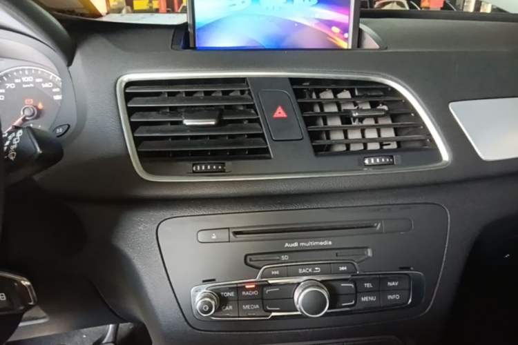Used Audi Q3 2015 35 TFSI Comfort Model Audio And AC Panel