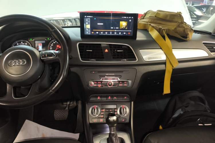 Used Audi Q3 2015 35 TFSI quattro Technology Edition Audio And AC Panel