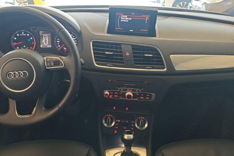 Used Audi Q3 2015 30 TFSI Comfort Model Audio And AC Panel