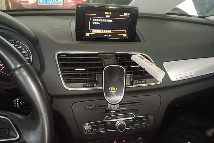 Used Audi Q3 2015 35 TFSI quattro Technology Edition Audio And AC Panel