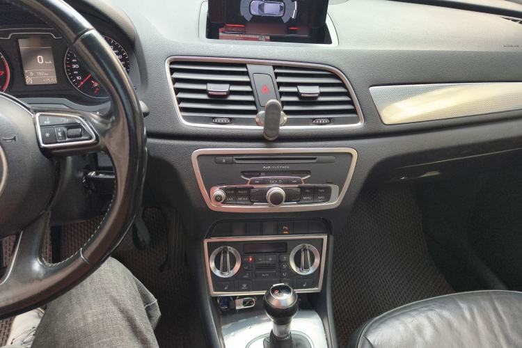 Used Audi Q3 2015 35 TFSI Comfort Model Audio And AC Panel