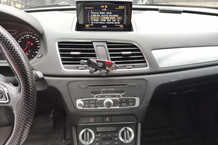 Used Audi Q3 2015 30 TFSI Comfort Model Audio And AC Panel