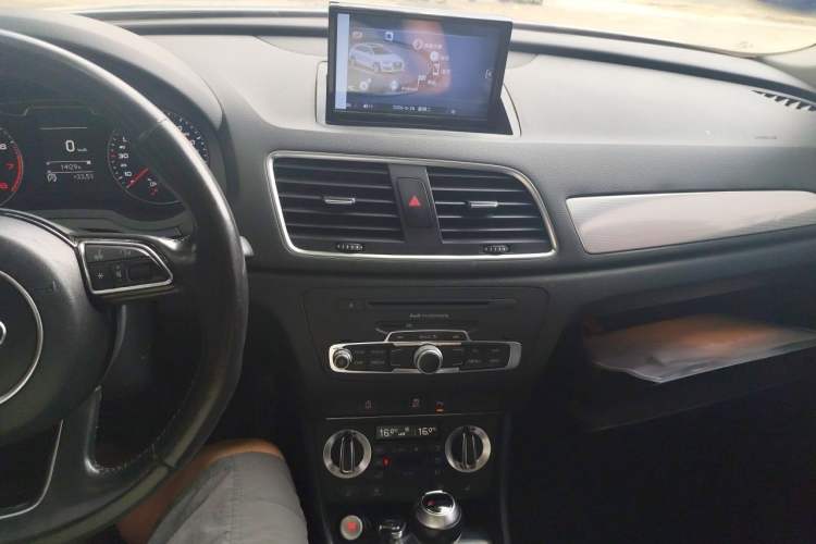 Used Audi Q3 2015 35 TFSI Comfort Model Audio And AC Panel