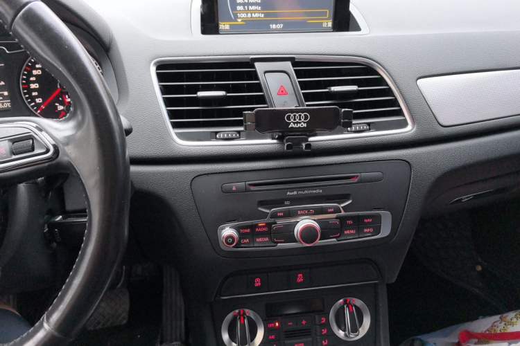 Used Audi Q3 2015 30 TFSI Comfort Model Audio And AC Panel