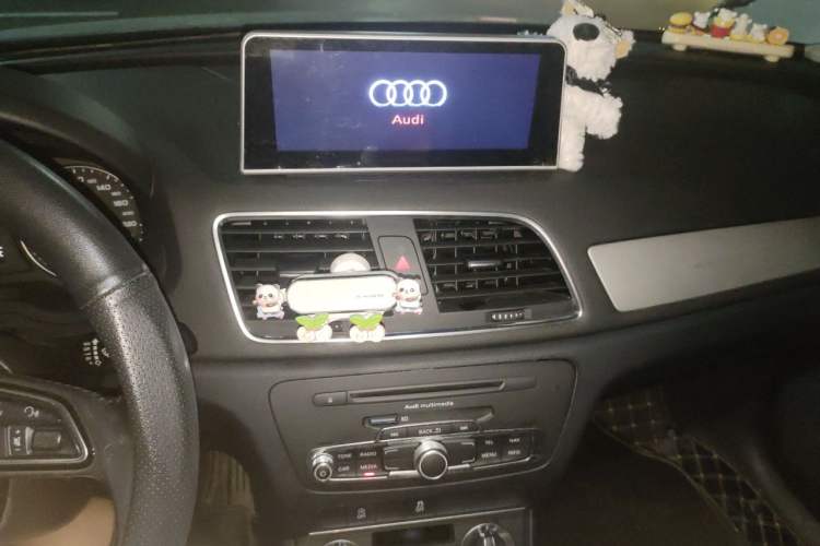 Used Audi Q3 2015 30 TFSI Ambition Edition Audio And AC Panel