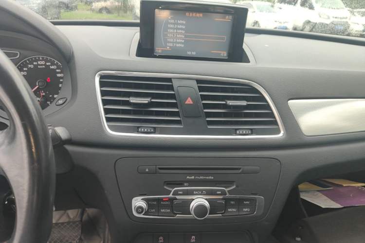 Used Audi Q3 2015 30 TFSI Comfort Model Audio And AC Panel