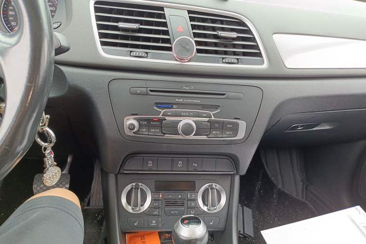 Used Audi Q3 2015 35 TFSI Comfort Model Audio And AC Panel