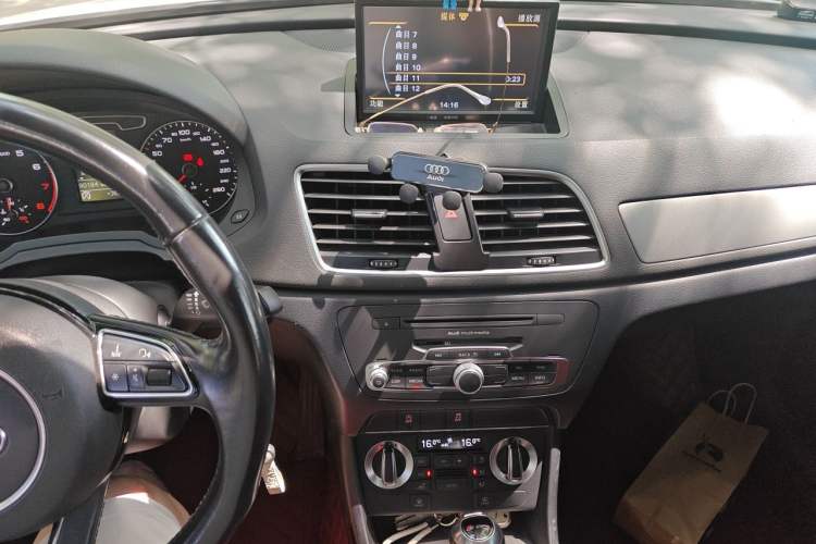 Used Audi Q3 2015 30 TFSI Ambition Edition Audio And AC Panel