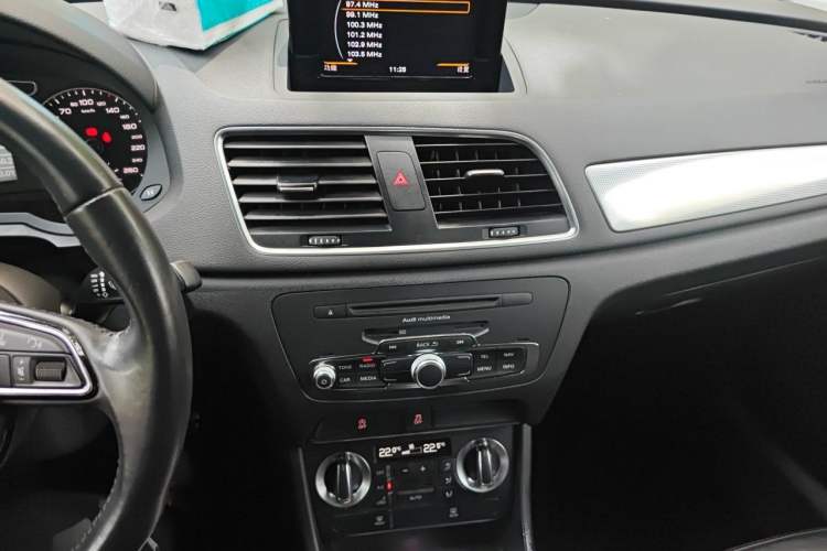 Used Audi Q3 2015 30 TFSI Comfort Model Audio And AC Panel
