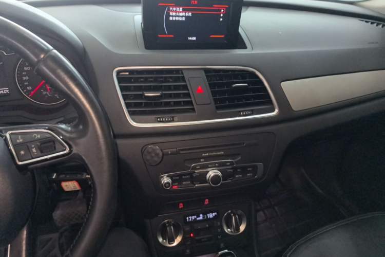 Used Audi Q3 2015 30 TFSI Ambition Edition Audio And AC Panel