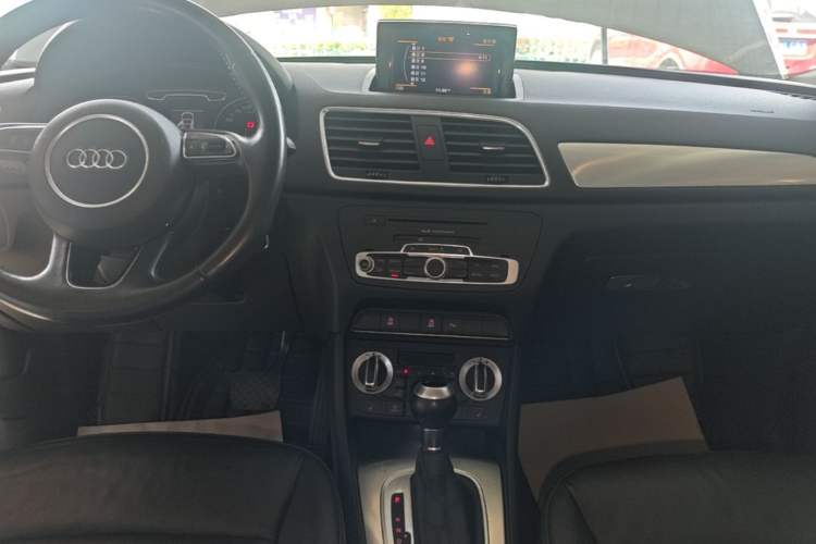 Used Audi Q3 2015 35 TFSI Comfort Model Audio And AC Panel