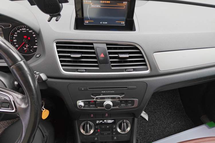 Used Audi Q3 2015 30 TFSI Ambition Edition Audio And AC Panel