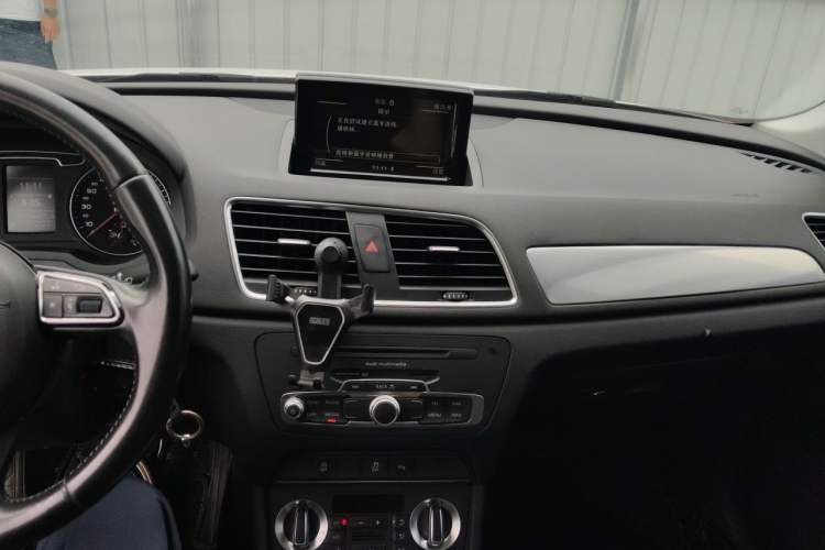 Used Audi Q3 2015 35 TFSI Comfort Model Audio And AC Panel