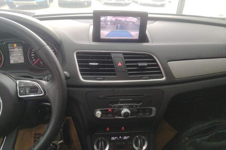 Used Audi Q3 2015 35 TFSI Ambition Edition Audio And AC Panel