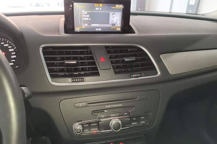 Used Audi Q3 2015 35 TFSI Ambition Edition Audio And AC Panel