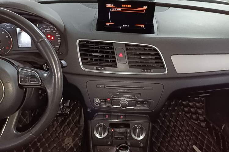 Used Audi Q3 2015 35 TFSI Ambition Edition Audio And AC Panel
