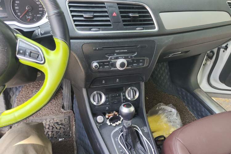 Used Audi Q3 2015 30 TFSI Comfort Model Audio And AC Panel