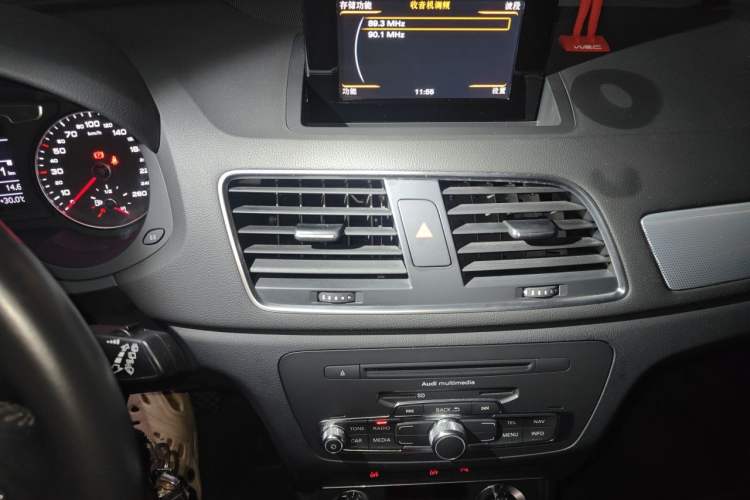 Used Audi Q3 2015 35 TFSI Comfort Model Audio And AC Panel