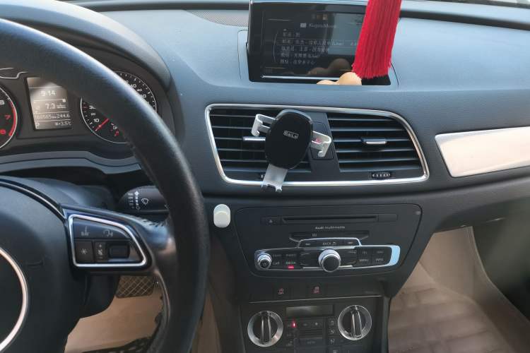 Used Audi Q3 2015 30 TFSI Comfort Model Audio And AC Panel