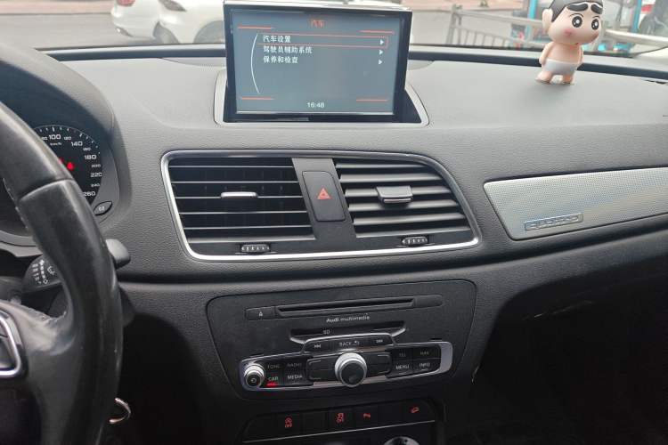 Used Audi Q3 2015 35 TFSI quattro Technology Edition Audio And AC Panel