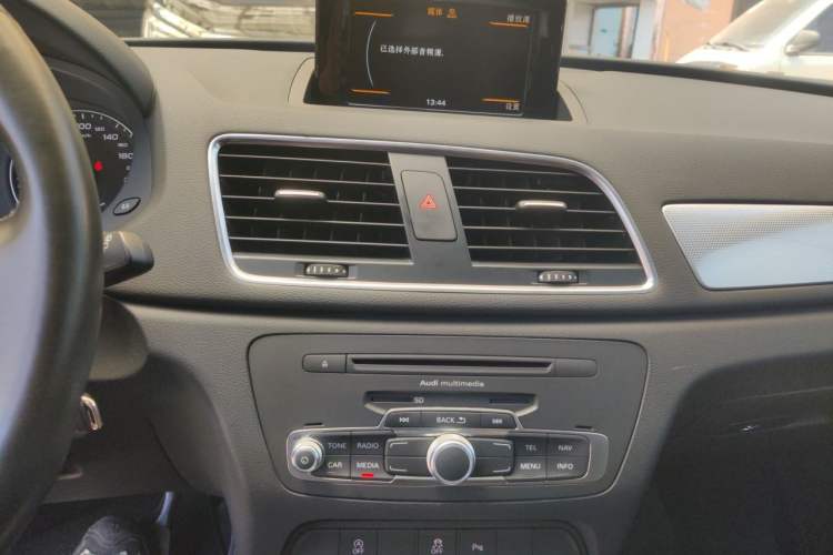 Used Audi Q3 2015 35 TFSI Comfort Model Audio And AC Panel