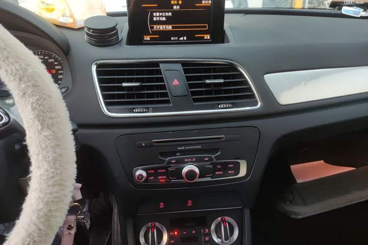Used Audi Q3 2015 30 TFSI Comfort Model Audio And AC Panel