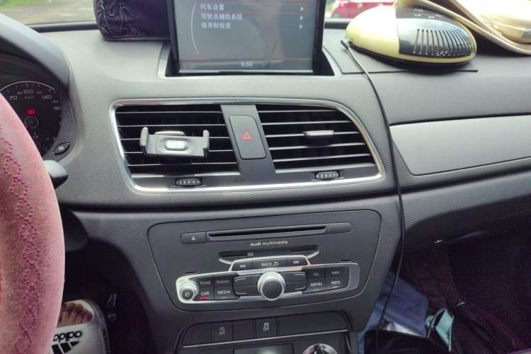 Used Audi Q3 2015 30 TFSI Ambition Edition Audio And AC Panel