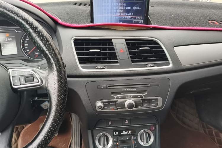 Used Audi Q3 2015 35 TFSI Ambition Edition Audio And AC Panel