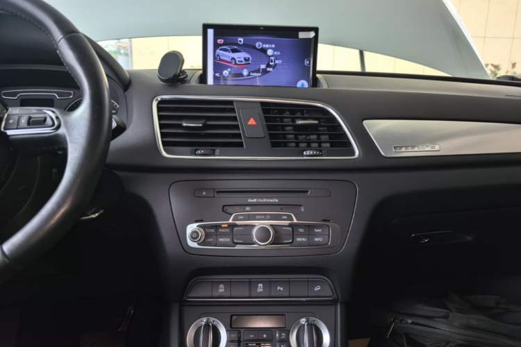 Used Audi Q3 2015 35 TFSI quattro Technology Edition Audio And AC Panel