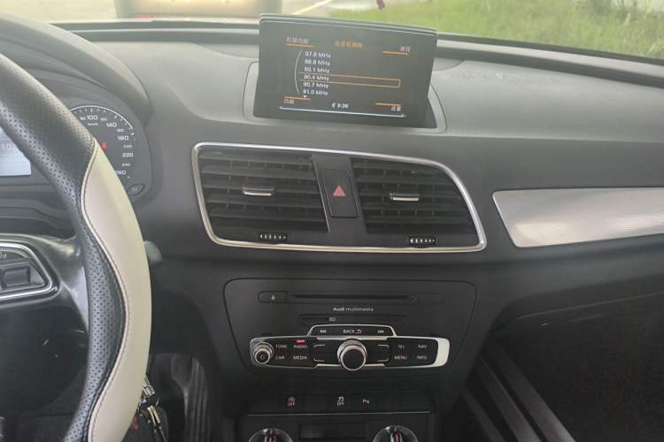 Used Audi Q3 2015 35 TFSI Comfort Model Audio And AC Panel